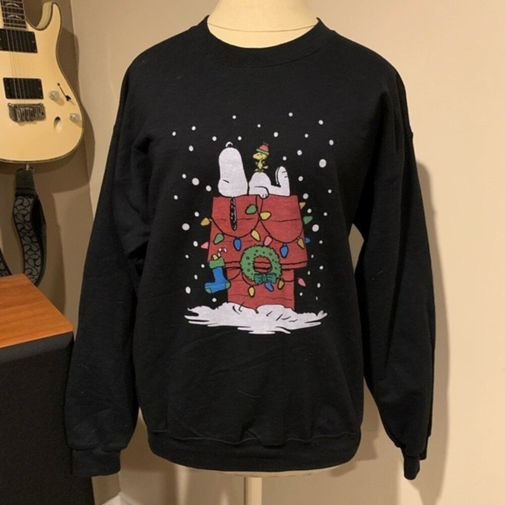 Snoopy Christmas sweatshirt size medium